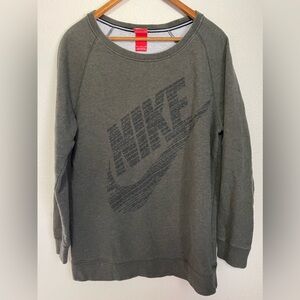 Women’s Scoop Neck Nike Sweater Size Medium Green